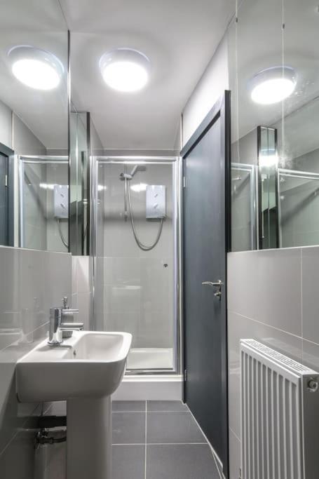 The V.I.P Suite - Sleeps 24! Best For Large Groups Liverpool Exterior foto