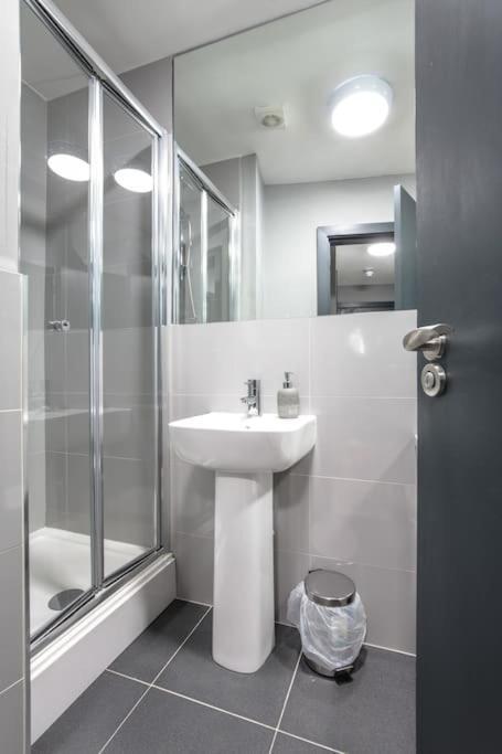 The V.I.P Suite - Sleeps 24! Best For Large Groups Liverpool Exterior foto